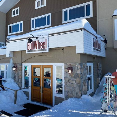 3 Bedroom 3 Bath Ski In Ski Out With Private Hot Tub Big White Exteriör bild