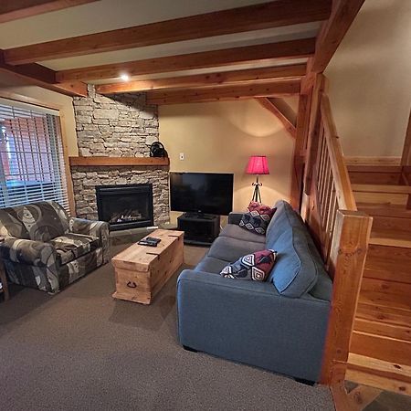 3 Bedroom 3 Bath Ski In Ski Out With Private Hot Tub Big White Exteriör bild