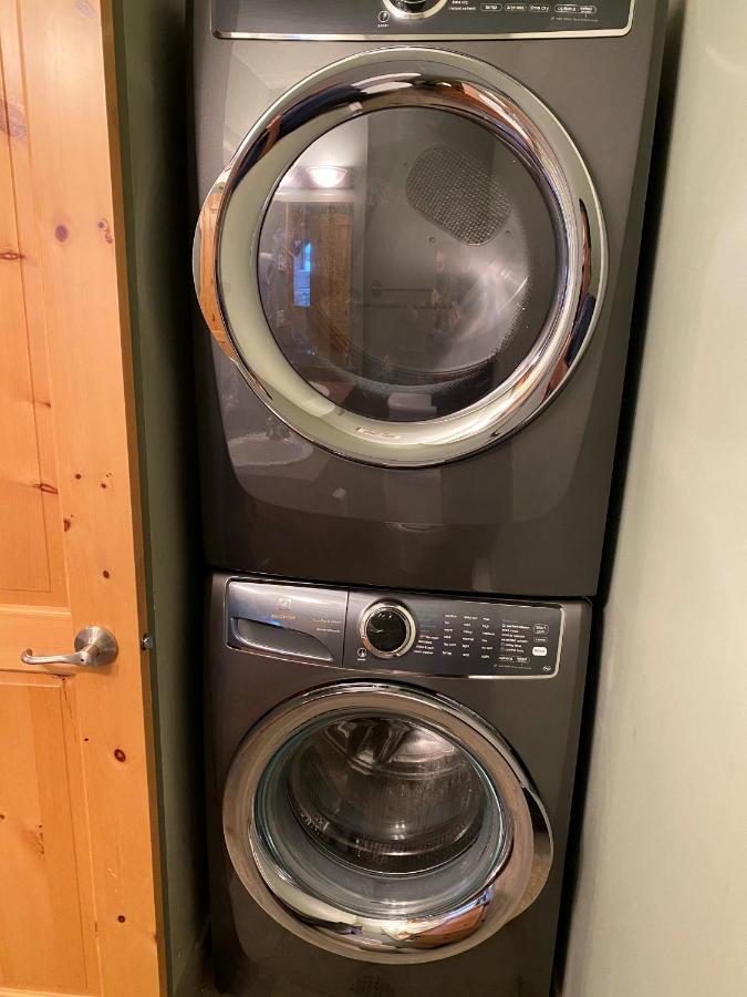 3 Bedroom 3 Bath Ski In Ski Out With Private Hot Tub Big White Exteriör bild