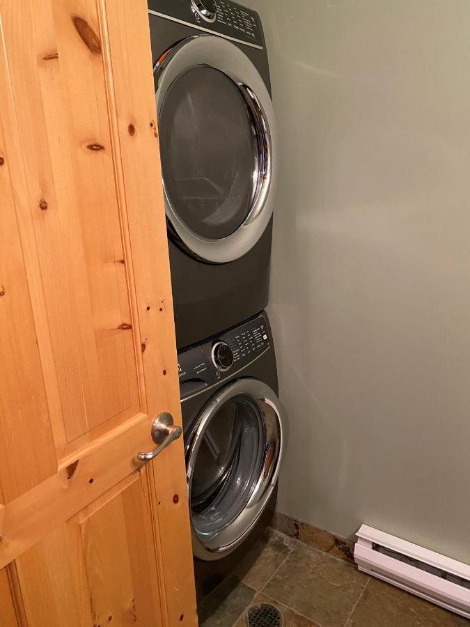 3 Bedroom 3 Bath Ski In Ski Out With Private Hot Tub Big White Exteriör bild