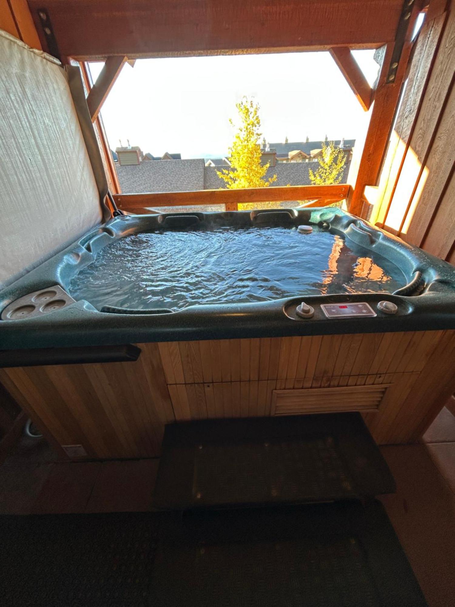 3 Bedroom 3 Bath Ski In Ski Out With Private Hot Tub Big White Exteriör bild