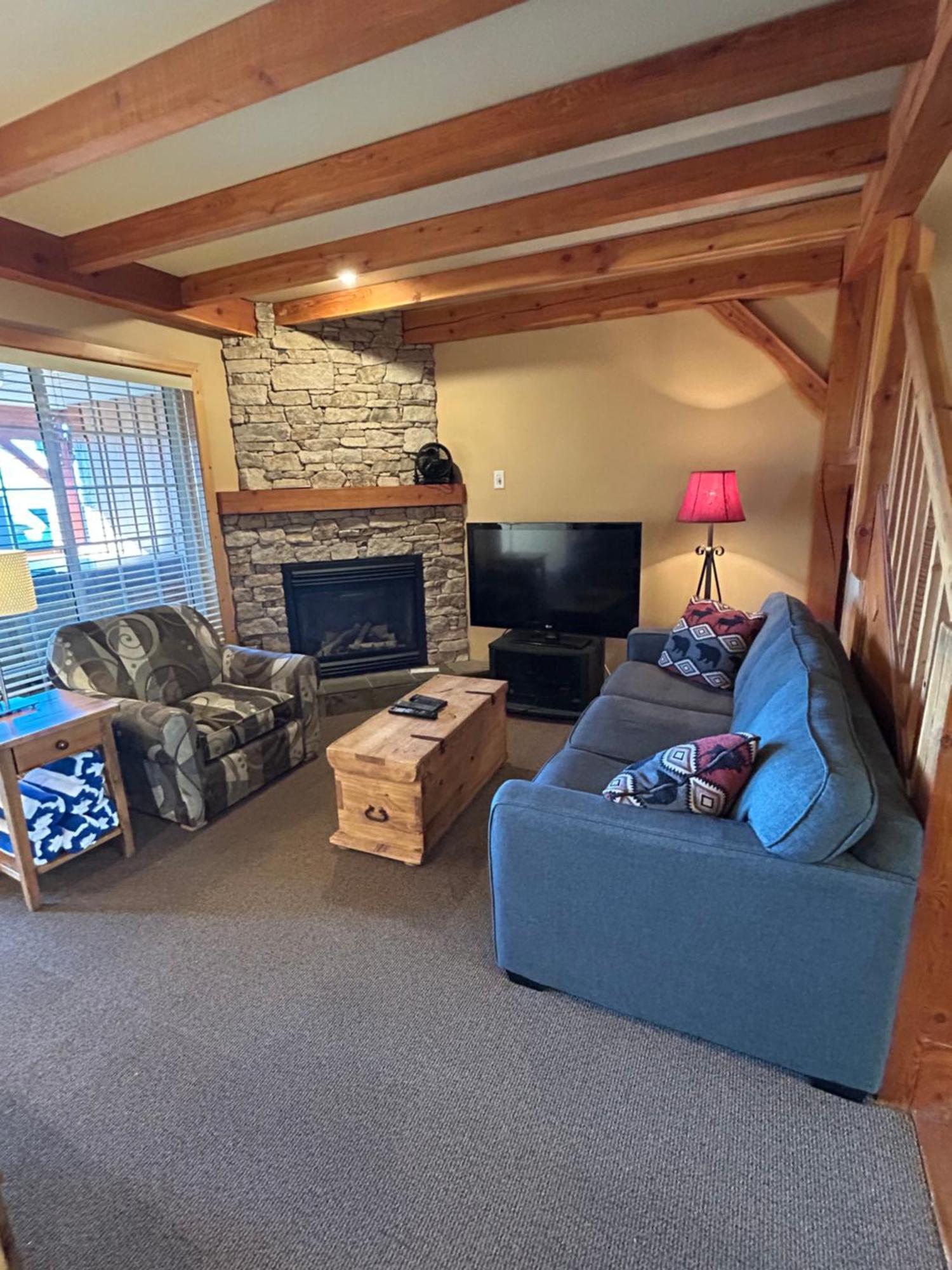 3 Bedroom 3 Bath Ski In Ski Out With Private Hot Tub Big White Exteriör bild