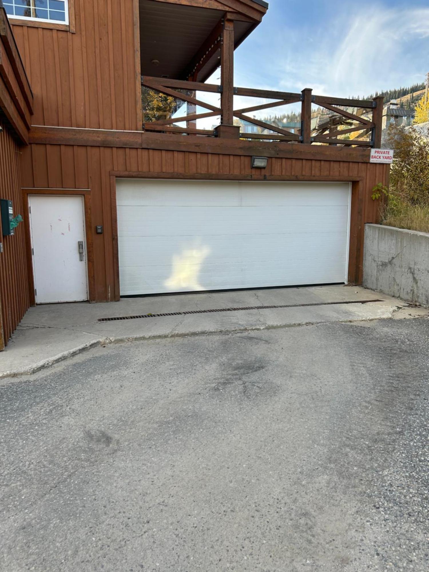 3 Bedroom 3 Bath Ski In Ski Out With Private Hot Tub Big White Exteriör bild