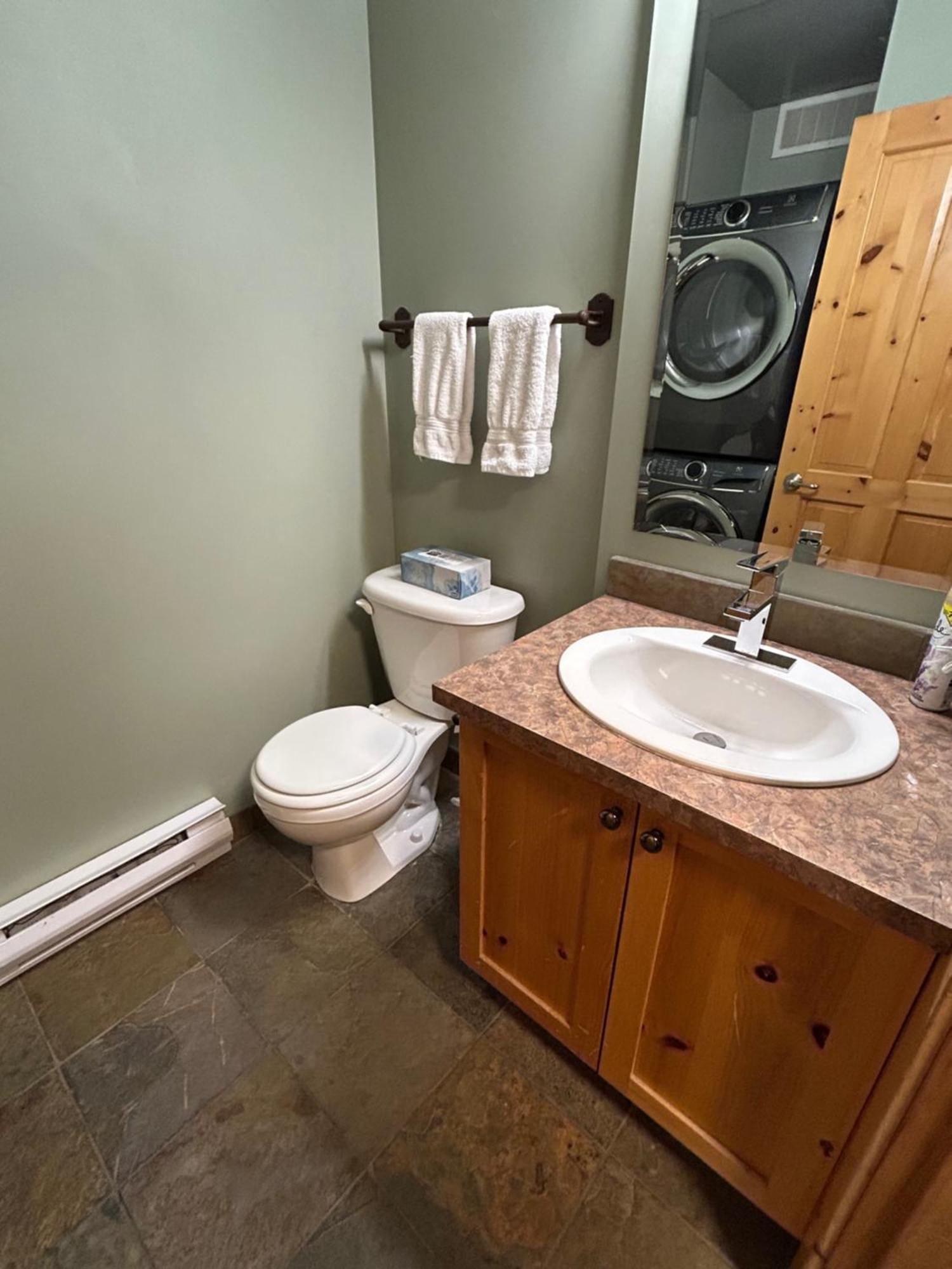 3 Bedroom 3 Bath Ski In Ski Out With Private Hot Tub Big White Exteriör bild