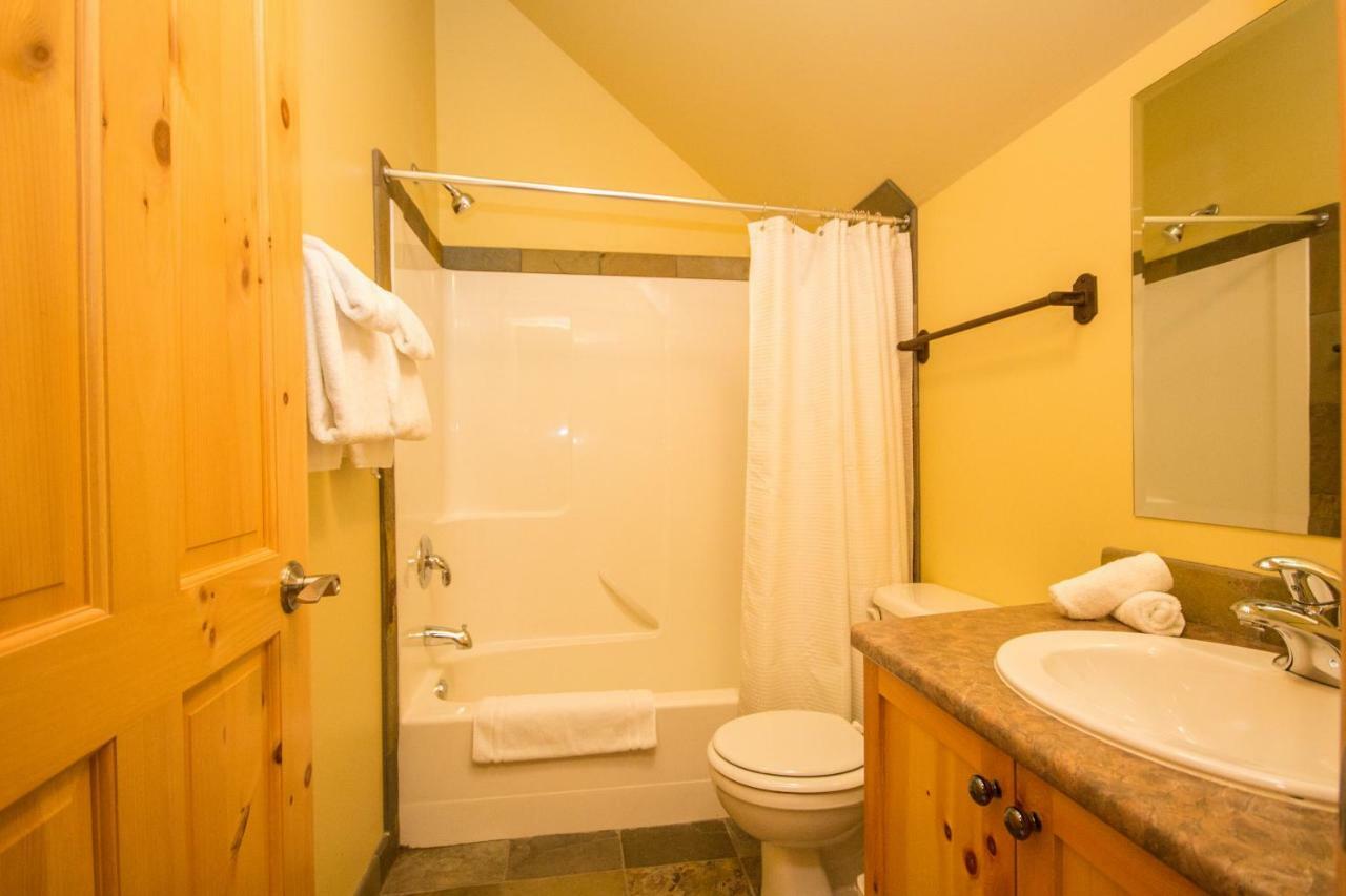 3 Bedroom 3 Bath Ski In Ski Out With Private Hot Tub Big White Exteriör bild