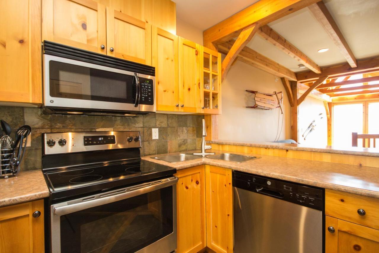 3 Bedroom 3 Bath Ski In Ski Out With Private Hot Tub Big White Exteriör bild